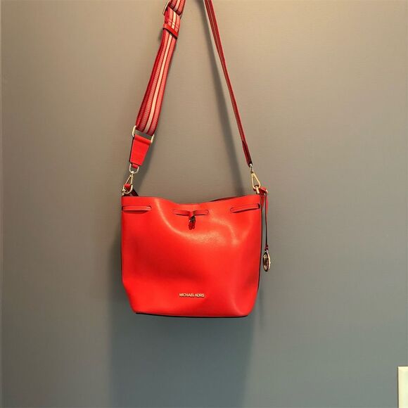 Michael Kors Eden Medium Bucket Shoulder Bag Mandarin Orange - Picture 1 of 11